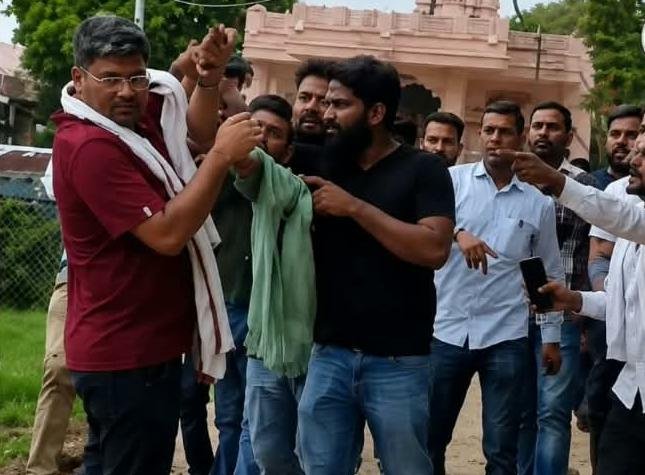 BREAKING NEWS: जयपुर में बवाल! CJP कार्यकर्ताओं और ग्रामीणों के बीच जमकर चले लात-घूंसे, आशुतोष रांका को भी पीटा.. VISHNU AGRAWAL, JOURNALIST